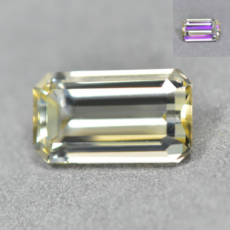 Skapolit 2,18 ct Nigérie UV barvoměna